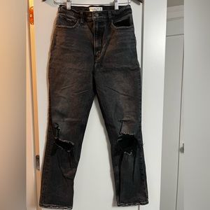 Abercrombie. The Ankle Straight Ultra High Rise. Black/ Grey Wash. Size 26